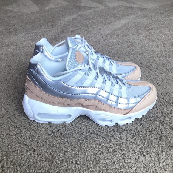 Nike Women’s Air Max 95 Se Trainers Shoes Sz 7.5 - Picture 3 of 8